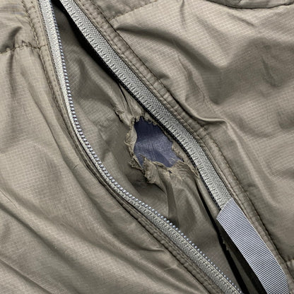 【現状渡し品】【メンズ】 patagonia パタゴニア 83990 台湾製 02年製 00S PUFF JACKET パフ ジャケット アウター 144-251210-cs-10-izu サイズ：M カラー：カーキ 万代Net店