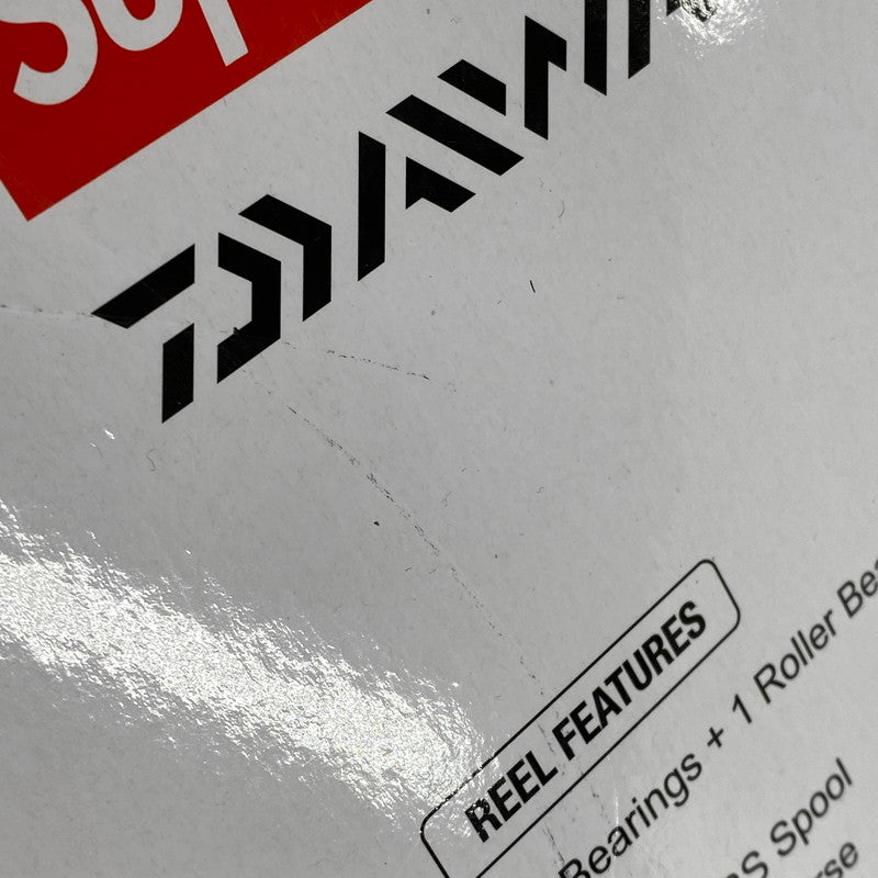 【中古美品】Supreme シュプリーム ×DAIWA ダイワ 23SS DV1 FISHING ROD AND REEL フィッシング ロッド ＆ リール 釣り具 208-251201-ya-01-izu カラー：WHITE 万代Net店