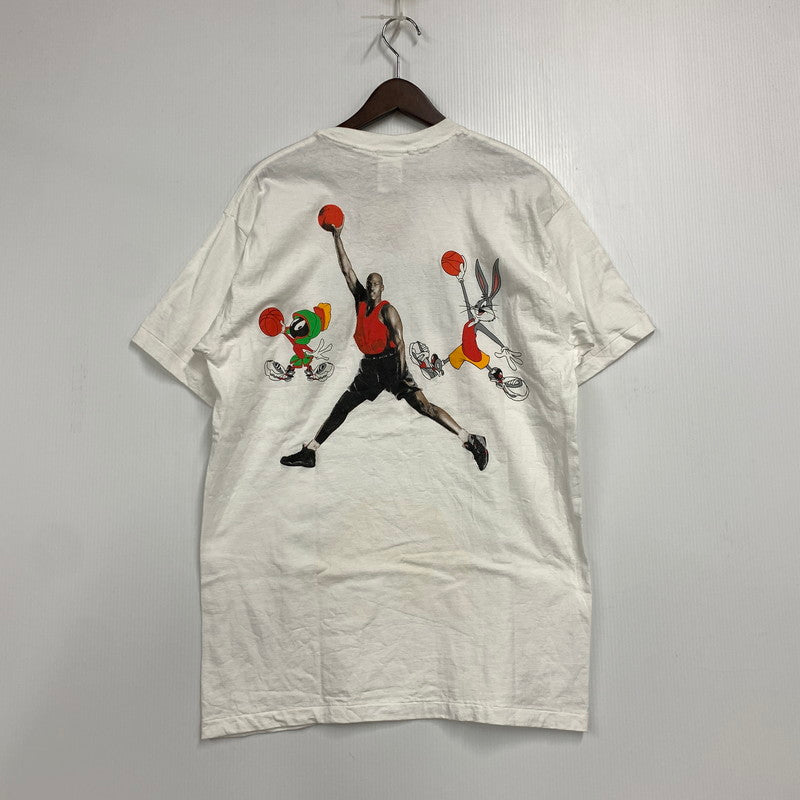 【中古品】【メンズ】 NIKE ナイキ 660857 USA製 銀タグ c1993 両シングル 90S AEROSPACE JORDAN LOONEY TUNES PRINT T-SHIRT エアロスペース ジョーダン ルーニー テューンズ プリント Tシャツ トップス 半袖 146-251205-ya-08-izu サイズ：L カラー：WHITE 万代Net店