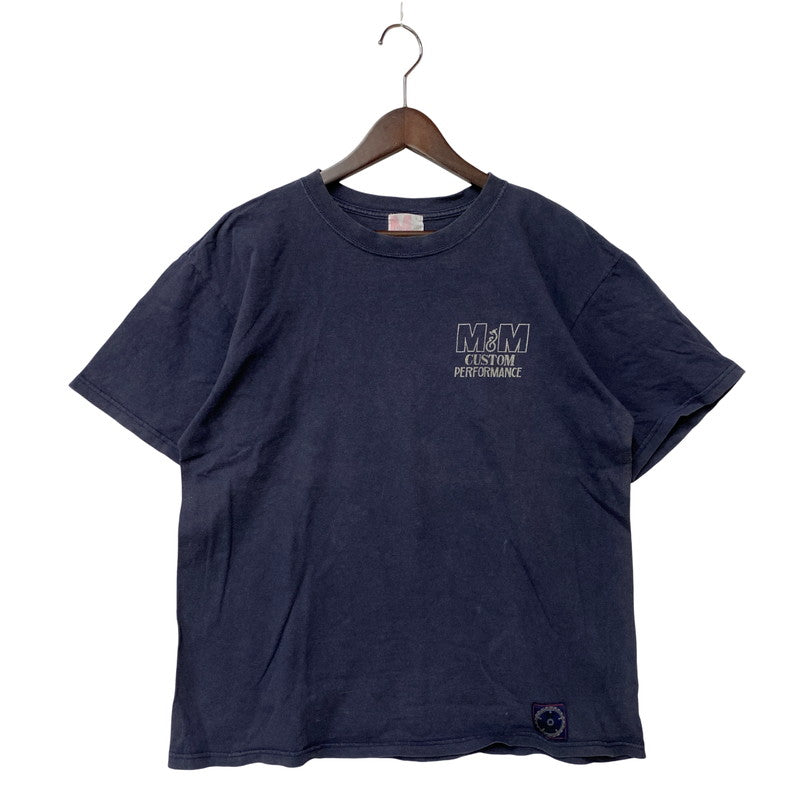 【中古品】【メンズ】 M&M CUSTOM PERFORMANCE エムアンドエム カスタム パフォーマンス 初期タグ HAMMER LOGO ハンマーロゴ S/S TEE ショートスリーブ Tシャツ トップス 半袖 142-251211-ya-13-izu サイズ：M カラー：ネイビー 万代Net店