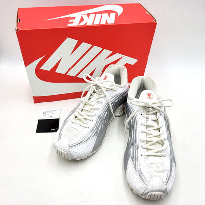 【現状渡し品】【メンズ】 NIKE ナイキ SHOX R4 HQ1988-101 ショックス R4 スニーカー シューズ 靴 160-251207-as-23-izu サイズ：28cm カラー：WHITE/METALLIC SILVER-WHITE 万代Net店