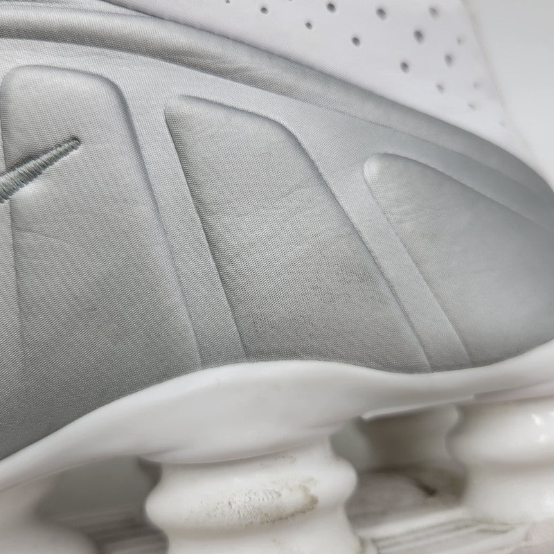 【現状渡し品】【メンズ】 NIKE ナイキ SHOX R4 HQ1988-101 ショックス R4 スニーカー シューズ 靴 160-251207-as-23-izu サイズ：28cm カラー：WHITE/METALLIC SILVER-WHITE 万代Net店