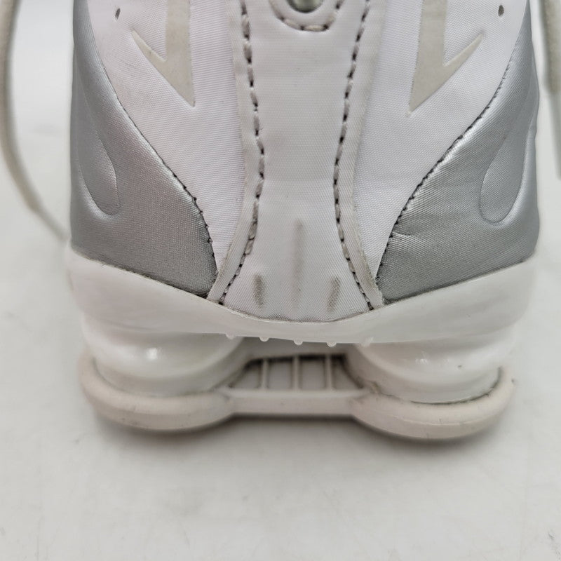 【現状渡し品】【メンズ】 NIKE ナイキ SHOX R4 HQ1988-101 ショックス R4 スニーカー シューズ 靴 160-251207-as-23-izu サイズ：28cm カラー：WHITE/METALLIC SILVER-WHITE 万代Net店