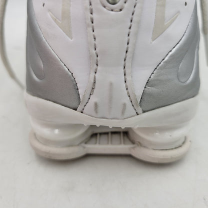【現状渡し品】【メンズ】 NIKE ナイキ SHOX R4 HQ1988-101 ショックス R4 スニーカー シューズ 靴 160-251207-as-23-izu サイズ：28cm カラー：WHITE/METALLIC SILVER-WHITE 万代Net店