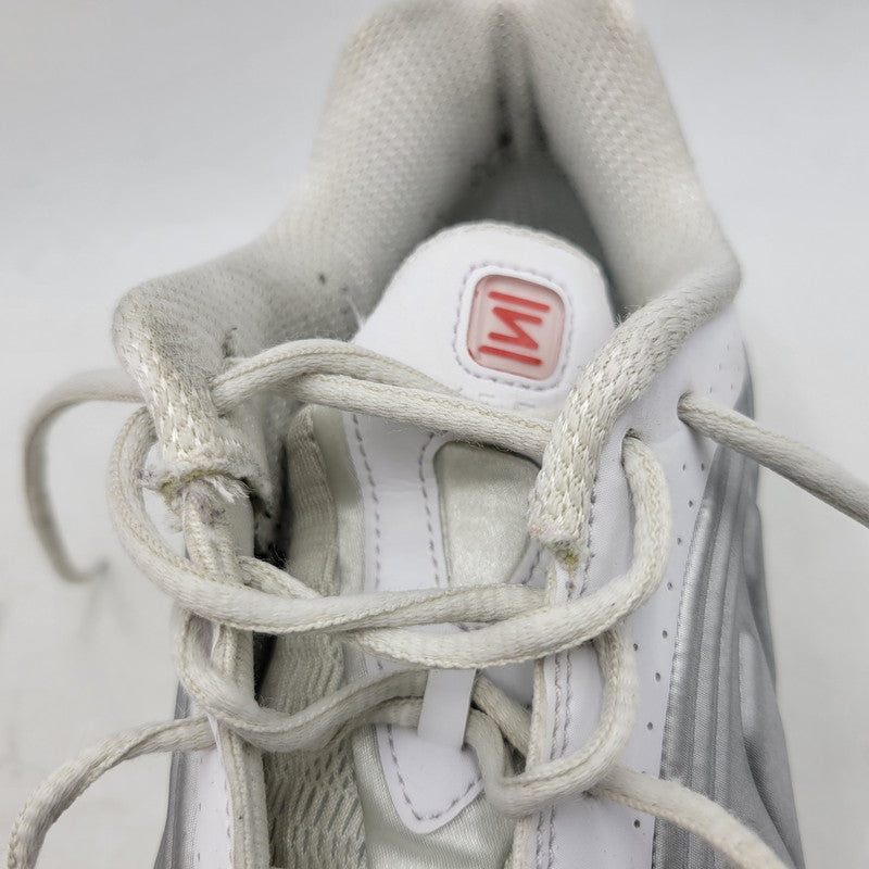 【現状渡し品】【メンズ】 NIKE ナイキ SHOX R4 HQ1988-101 ショックス R4 スニーカー シューズ 靴 160-251207-as-23-izu サイズ：28cm カラー：WHITE/METALLIC SILVER-WHITE 万代Net店