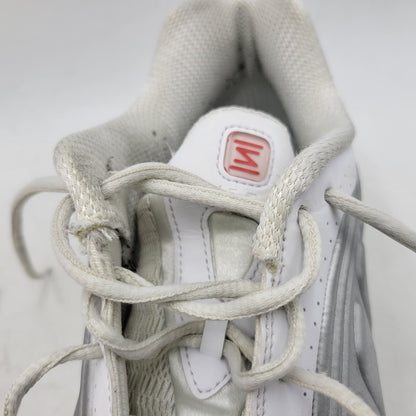 【現状渡し品】【メンズ】 NIKE ナイキ SHOX R4 HQ1988-101 ショックス R4 スニーカー シューズ 靴 160-251207-as-23-izu サイズ：28cm カラー：WHITE/METALLIC SILVER-WHITE 万代Net店