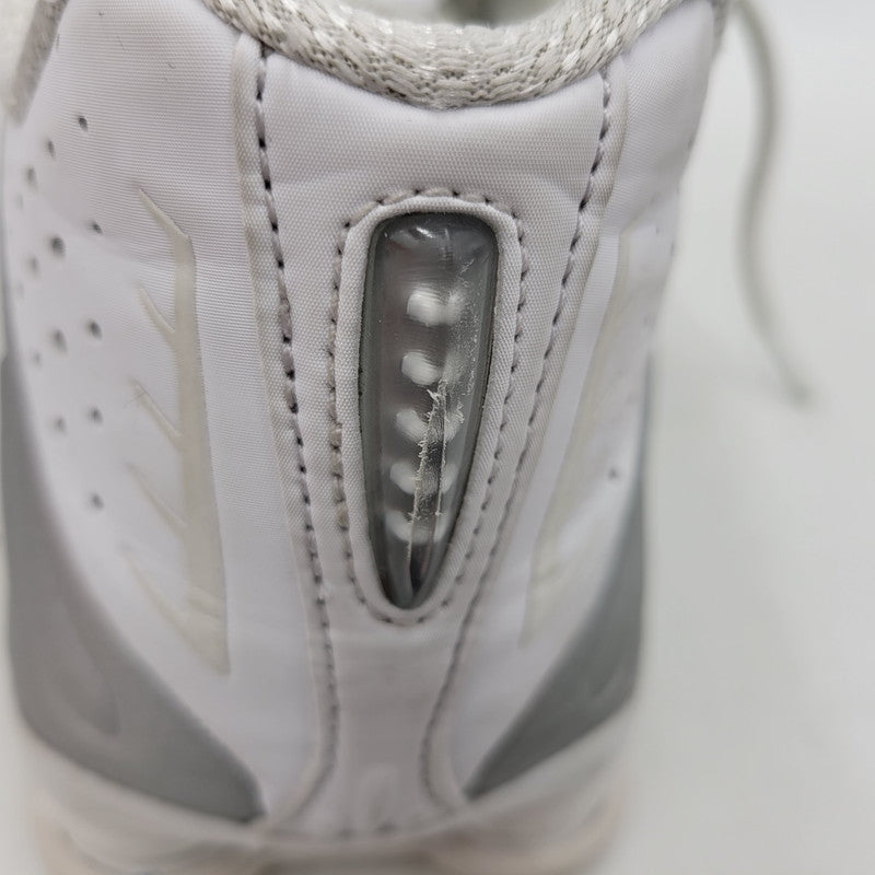 【現状渡し品】【メンズ】 NIKE ナイキ SHOX R4 HQ1988-101 ショックス R4 スニーカー シューズ 靴 160-251207-as-23-izu サイズ：28cm カラー：WHITE/METALLIC SILVER-WHITE 万代Net店