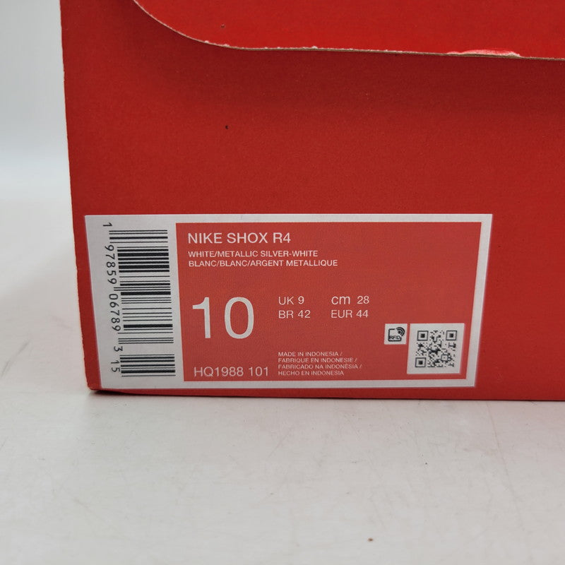 【現状渡し品】【メンズ】 NIKE ナイキ SHOX R4 HQ1988-101 ショックス R4 スニーカー シューズ 靴 160-251207-as-23-izu サイズ：28cm カラー：WHITE/METALLIC SILVER-WHITE 万代Net店