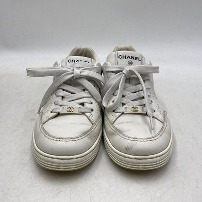 【中古品】【レディース】 CHANEL シャネル EMBOSS LOGO LEATHER SNEAKERS LOW G45085 B13311 NP502 エンボス ロゴ レザー スニーカー ココマーク シューズ 靴 183-251208-as-17-izu サイズ：36 カラー：ホワイト 万代Net店