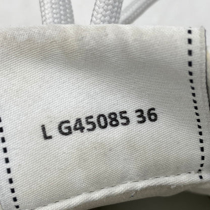 【中古品】【レディース】 CHANEL シャネル EMBOSS LOGO LEATHER SNEAKERS LOW G45085 B13311 NP502 エンボス ロゴ レザー スニーカー ココマーク シューズ 靴 183-251208-as-17-izu サイズ：36 カラー：ホワイト 万代Net店