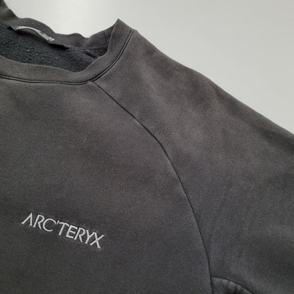 【中古品】【メンズ】 ARC'TERYX アークテリクス WORD EMBLEM CREW 27823 ワードエンブレムクルー スウェット 長袖 トップス 144-251209-as-03-izu サイズ：L カラー：ブラック 万代Net店
