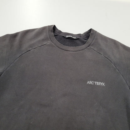【中古品】【メンズ】 ARC'TERYX アークテリクス WORD EMBLEM CREW 27823 ワードエンブレムクルー スウェット 長袖 トップス 144-251209-as-03-izu サイズ：L カラー：ブラック 万代Net店