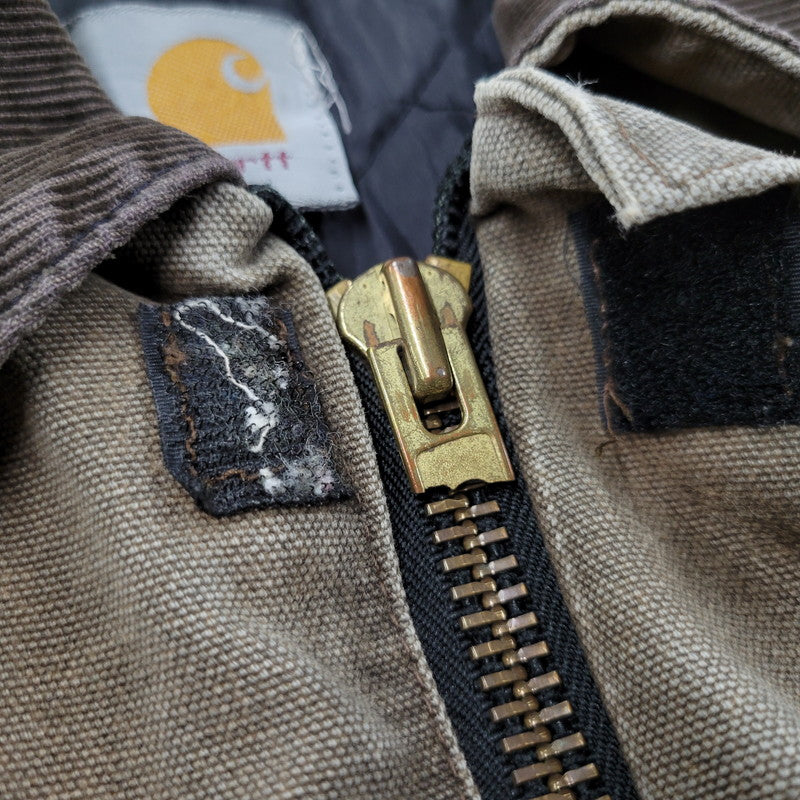 【現状渡し品】【メンズ】 Carhartt カーハート QUILTING LINER TRADITIONAL JACKET キルティング ライナー トラディショナル ジャケット アウター 146-251209-as-07-izu カラー：ブラウン系 万代Net店