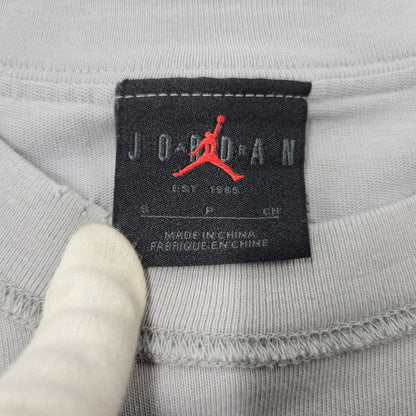 【中古品】【メンズ】 NIKE JORDAN ナイキ ジョーダン RARE AIR WSH 85 L/S TEE IB3134-077 レア エア WSH 85 ロングスリーブ Tシャツ 長袖 トップス 148-251216-as-11-izu サイズ：S カラー：グレー 万代Net店