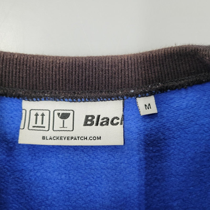 【中古品】【メンズ】 BLACK EYE PATCH ブラックアイパッチ SPRAY RIB CREWNECK SWEATSHIRT スプレー リブ クルーネック スウェットシャツ トップス 長袖 142-251220-cs-03-izu サイズ：M カラー：ブルー 万代Net店