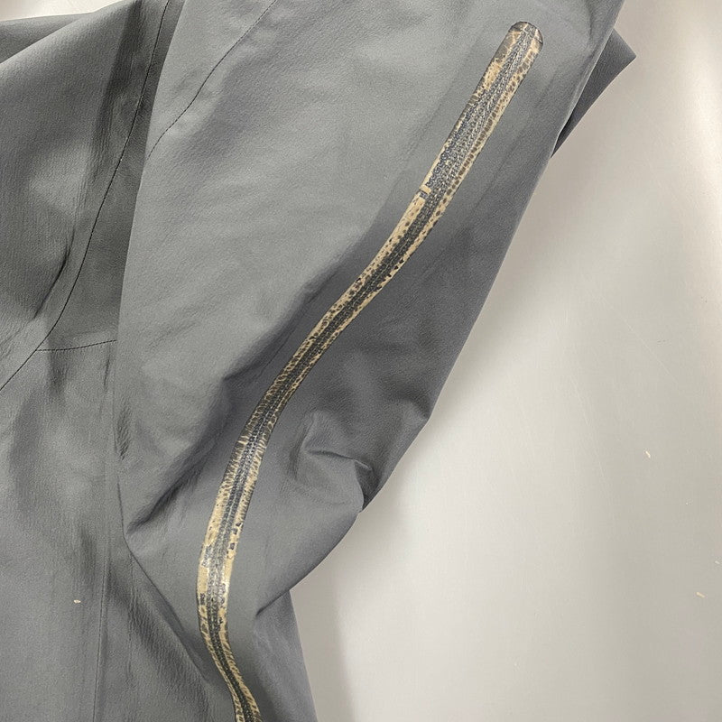 【現状渡し品】【メンズ】 ARC'TERYX アークテリクス 6290 カナダ製 ALPHA LT JACKET アルファ ジャケット アウター 長袖 144-251214-hk-03-izu サイズ：S カラー：グレー 万代Net店