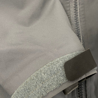 【現状渡し品】【メンズ】 ARC'TERYX アークテリクス 6290 カナダ製 ALPHA LT JACKET アルファ ジャケット アウター 長袖 144-251214-hk-03-izu サイズ：S カラー：グレー 万代Net店