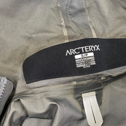 【現状渡し品】【メンズ】 ARC'TERYX アークテリクス 6290 カナダ製 ALPHA LT JACKET アルファ ジャケット アウター 長袖 144-251214-hk-03-izu サイズ：S カラー：グレー 万代Net店