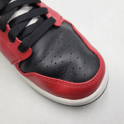 【中古品】【メンズ/レディース】 NIKE ナイキ 554724-069 AIR JORDAN 1 MID エア ジョーダン 1ミッド スニーカー シューズ 靴 160-251220-cs-08-izu サイズ：26cm カラー：BLACK/BLACK-GYM RED 万代Net店