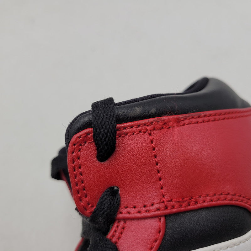 【中古品】【メンズ/レディース】 NIKE ナイキ 554724-069 AIR JORDAN 1 MID エア ジョーダン 1ミッド スニーカー シューズ 靴 160-251220-cs-08-izu サイズ：26cm カラー：BLACK/BLACK-GYM RED 万代Net店