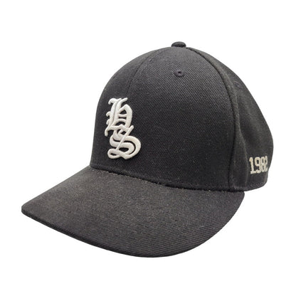 【中古品】【メンズ/レディース】 SAPEUR×MASATOSHI HAMADA サプール×マサトシ ハマダ HS-LOGO SNAPBACK CAP HSロゴ スナップバック キャップ 帽子 185-251220-cs-10-izu サイズ：L/XL カラー：ブラック 万代Net店