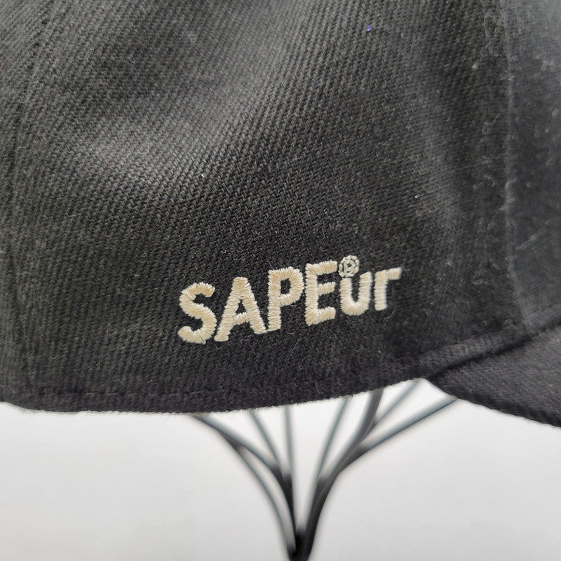 【中古品】【メンズ/レディース】 SAPEUR×MASATOSHI HAMADA サプール×マサトシ ハマダ HS-LOGO SNAPBACK CAP HSロゴ スナップバック キャップ 帽子 185-251220-cs-10-izu サイズ：L/XL カラー：ブラック 万代Net店