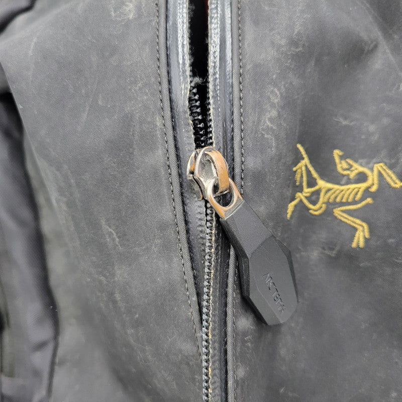 【現状渡し品】【メンズ/レディース】 ARC'TERYX アークテリクス 24018-127612-10 ARRO アロー16 BACKPACK バックパック リュック カバン 鞄 188-251221-ya-19-izu カラー：BLACK 万代Net店