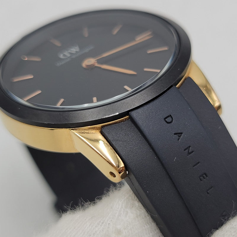 【中古品】【メンズ/レディース】 Daniel Wellington ダニエルウェリントン ICONIC MOTION M32CRB02 アイコニックモーション クォーツ 腕時計 198-251221-as-26-izu カラー：ブラック×ゴールド 万代Net店