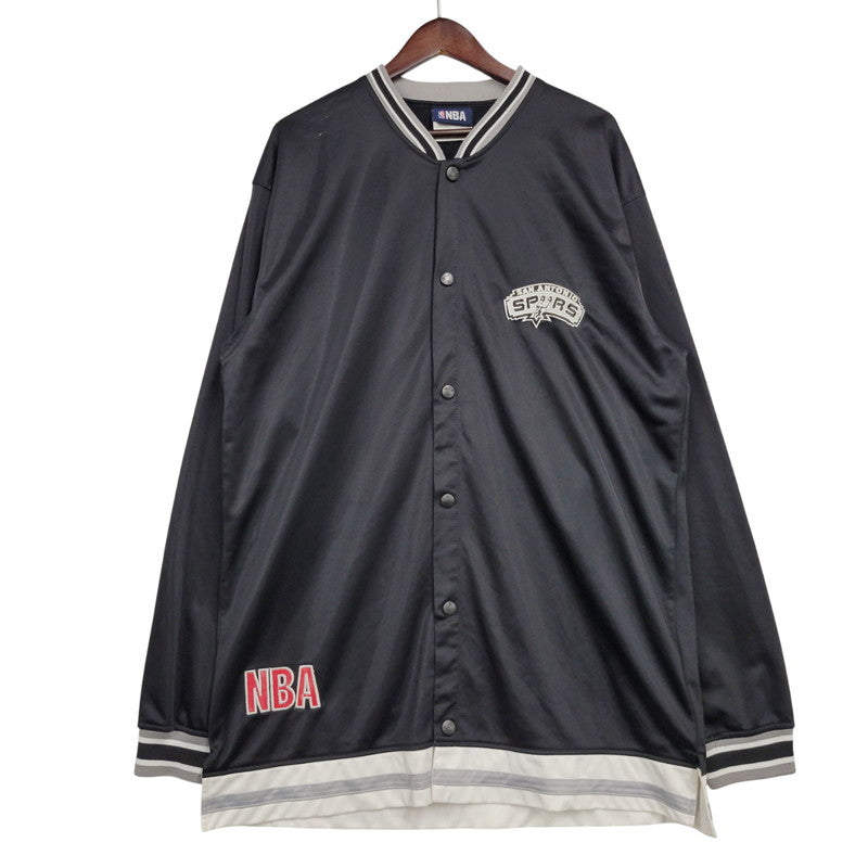 【中古品】【メンズ】 NBA エヌビーエー SAN ANTONIO SPURS LONG STADIUM JACKET サン アントニオ スパーズ ロング スタジアム ジャケット アウター 146-260203-cs-14-izu サイズ：XXXL カラー：ブラック 万代Net店
