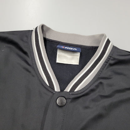 【中古品】【メンズ】 NBA エヌビーエー SAN ANTONIO SPURS LONG STADIUM JACKET サン アントニオ スパーズ ロング スタジアム ジャケット アウター 146-260203-cs-14-izu サイズ：XXXL カラー：ブラック 万代Net店