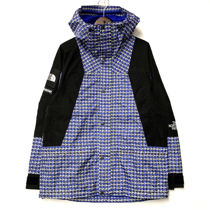 【中古美品】【メンズ】 Supreme シュプリーム × THE NORTH FACE ザ・ノースフェイス 21SS STUDDED MOUNTAIN LIGHT JACKET NP12103I スタッズド マウンテン ライト ジャケット アウター 149-251219-ay-01-izu サイズ：M カラー：ロイヤルブルースタディッドプリント 万代Net店