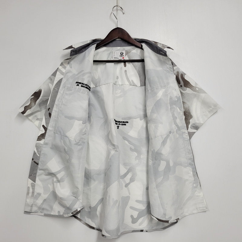 【中古品】【メンズ】 AAPE BY A BATHING APE エーエイプバイアベイシングエイプ AAPE SHORT SLEEVE SHIRT AAPSRM8528XAO ショートスリーブシャツ 半袖 トップス 142-251223-as-12-izu サイズ：S カラー：マルチカラー 万代Net店