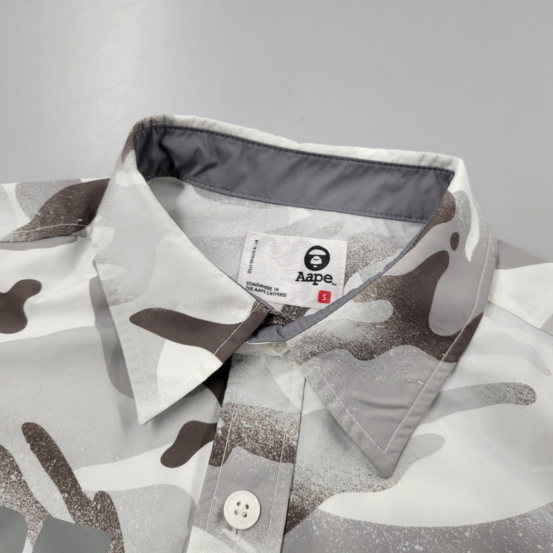 【中古品】【メンズ】 AAPE BY A BATHING APE エーエイプバイアベイシングエイプ AAPE SHORT SLEEVE SHIRT AAPSRM8528XAO ショートスリーブシャツ 半袖 トップス 142-251223-as-12-izu サイズ：S カラー：マルチカラー 万代Net店