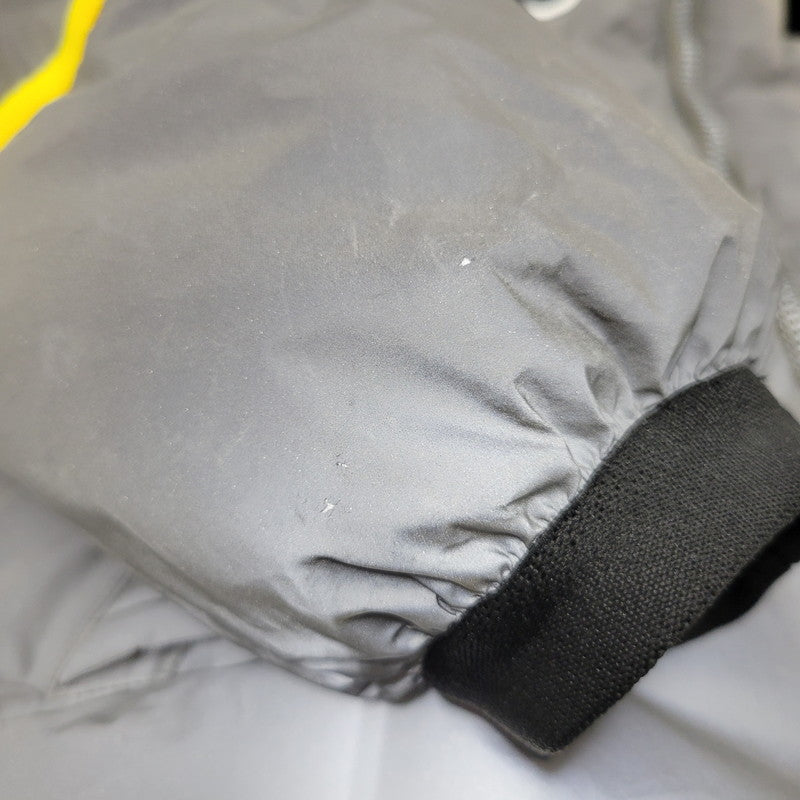 【現状渡し品】【メンズ】 6102189 APOLO DOWN JACKET アポロ ダウン ジャケット アウター 145-251228-ya-06-izu サイズ：L カラー：グレー×シルバー 万代Net店