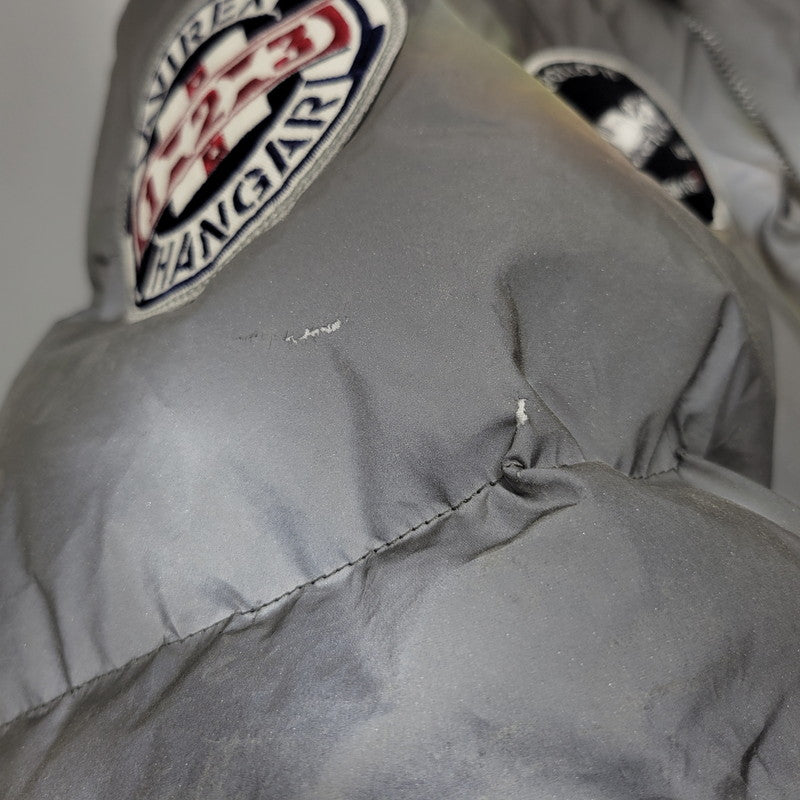 【現状渡し品】【メンズ】 6102189 APOLO DOWN JACKET アポロ ダウン ジャケット アウター 145-251228-ya-06-izu サイズ：L カラー：グレー×シルバー 万代Net店