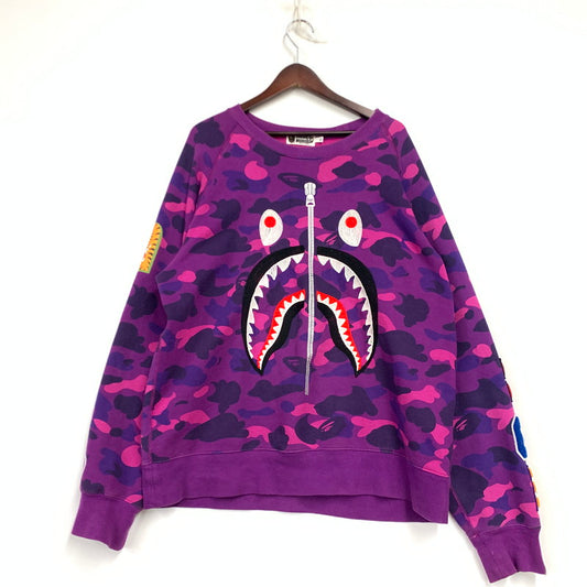 【中古品】【メンズ】 001SWJ201003M COLOR CAMO カラーカモ EMBROIDERY エンブロイダリー SHARK CREWNECK シャーク クルーネック SWEATSHIRT スウェットシャツ トップス トレーナー 142-260106-ya-09-izu サイズ：XL カラー：パープル 万代Net店