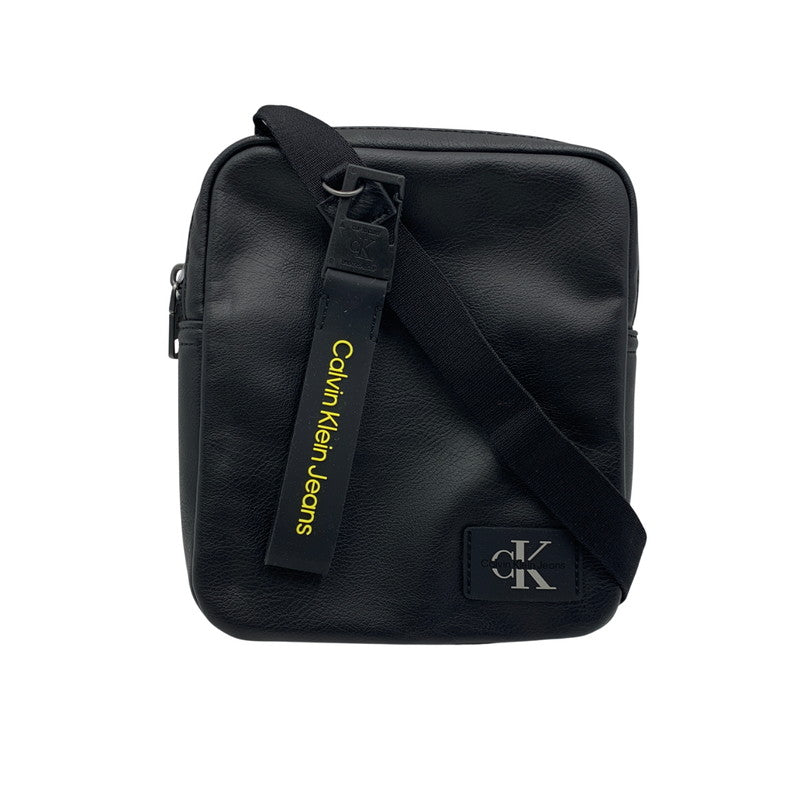 【中古品】【メンズ/レディース】 CALVIN KLEIN JEANS カルバン クライン ジーンズ RUBBER LOGO SHOULDER BAG ラバー ロゴ ショルダー バッグ カバン 鞄 188-260113-cs-16-izu カラー：ブラック 万代Net店
