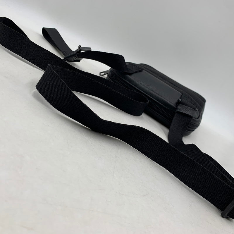 【中古品】【メンズ/レディース】 CALVIN KLEIN JEANS カルバン クライン ジーンズ RUBBER LOGO SHOULDER BAG ラバー ロゴ ショルダー バッグ カバン 鞄 188-260113-cs-16-izu カラー：ブラック 万代Net店