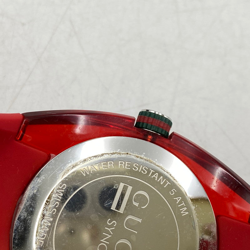 【中古品】【メンズ/レディース】 GUCCI グッチ 137.1 赤文字盤 SYNC QUARTZ シンク クォーツ 時計 腕時計 197-260531-kh-01-izu カラー：レッド 万代Net店