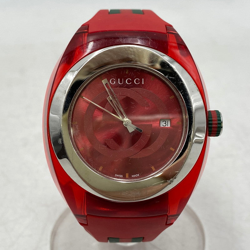【中古品】【メンズ/レディース】 GUCCI グッチ 137.1 赤文字盤 SYNC QUARTZ シンク クォーツ 時計 腕時計 197-260531-kh-01-izu カラー：レッド 万代Net店