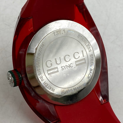 【中古品】【メンズ/レディース】 GUCCI グッチ 137.1 赤文字盤 SYNC QUARTZ シンク クォーツ 時計 腕時計 197-260531-kh-01-izu カラー：レッド 万代Net店