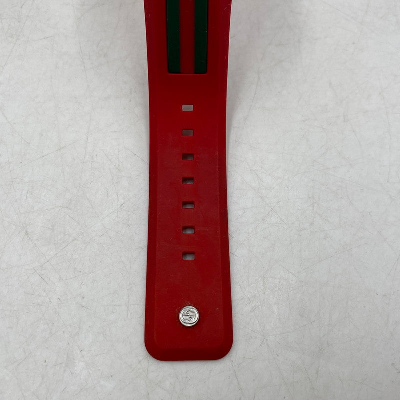 【中古品】【メンズ/レディース】 GUCCI グッチ 137.1 赤文字盤 SYNC QUARTZ シンク クォーツ 時計 腕時計 197-260531-kh-01-izu カラー：レッド 万代Net店
