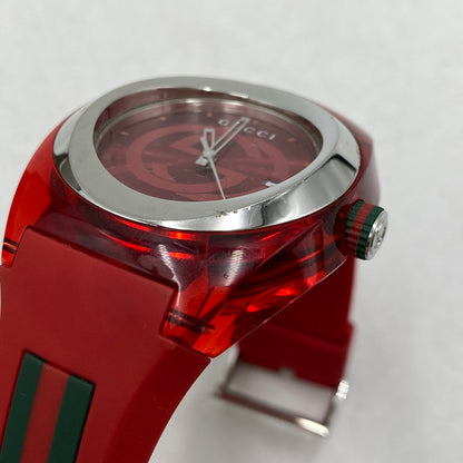 【中古品】【メンズ/レディース】 GUCCI グッチ 137.1 赤文字盤 SYNC QUARTZ シンク クォーツ 時計 腕時計 197-260531-kh-01-izu カラー：レッド 万代Net店