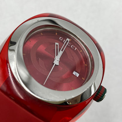 【中古品】【メンズ/レディース】 GUCCI グッチ 137.1 赤文字盤 SYNC QUARTZ シンク クォーツ 時計 腕時計 197-260531-kh-01-izu カラー：レッド 万代Net店