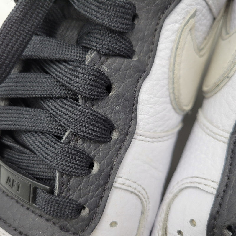 【現状渡し品】【メンズ】 DA8482-100 AIR FORCE 1 LOW '07 LX エア フォース ワン ロー スニーカー シューズ 靴 160-260116-cs-05-izu サイズ：26.5cm カラー：WHITE/PHOTON DUST-BLACK-CHILE RED 万代Net店