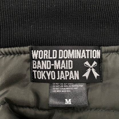 【中古品】【メンズ】 BAND-MAID バンドメイド 10TH ANNIVERSARY BACK刺繍 MA-1 FLIGHT JACKET アニバーサリー フライト ジャケット アウター 147-260115-kh-06-izu サイズ：M カラー：ブラック 万代Net店
