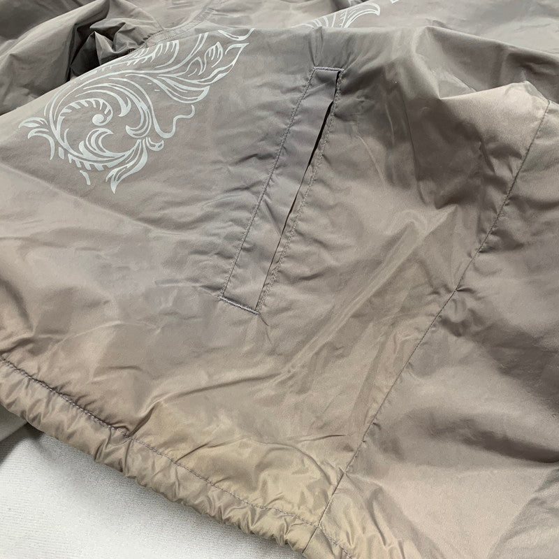 【現状渡し品】【メンズ】 STUSSY AUTHENTIC GEAR ステューシー オーセンティック ギア × NEXUS7 ネクサス セブン COACH JACKET コーチ ジャケット スカル プリント アウター 142-260120-ay-03-izu サイズ：XL カラー：グレー系 万代Net店