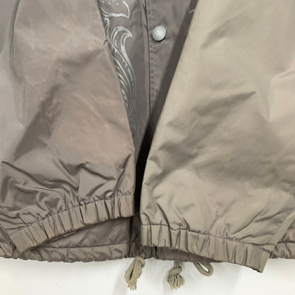 【現状渡し品】【メンズ】 STUSSY AUTHENTIC GEAR ステューシー オーセンティック ギア × NEXUS7 ネクサス セブン COACH JACKET コーチ ジャケット スカル プリント アウター 142-260120-ay-03-izu サイズ：XL カラー：グレー系 万代Net店