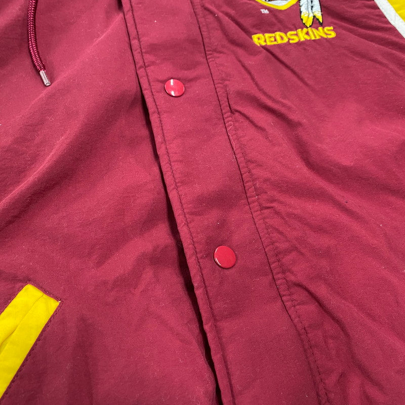 【現状渡し品】【メンズ】 STARTER × NFL スターター バイ エヌエフエル90S 台湾製"REDSKINS"レッドスキンズ NYLON HOODED DOWN JACKET ナイロン フーデッド ダウン ジャケット アウター 146-260123-mh-02-izu サイズ：L カラー：ワインレッド/イエロー 万代Net店