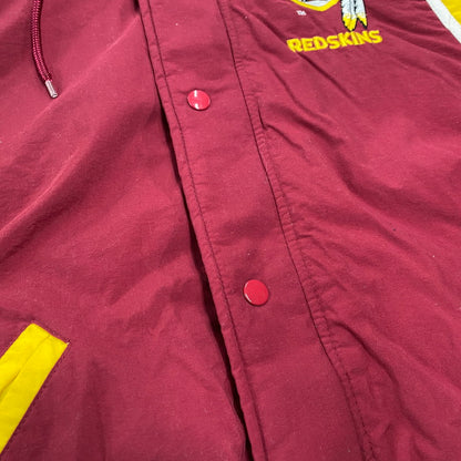 【現状渡し品】【メンズ】 STARTER × NFL スターター バイ エヌエフエル90S 台湾製"REDSKINS"レッドスキンズ NYLON HOODED DOWN JACKET ナイロン フーデッド ダウン ジャケット アウター 146-260123-mh-02-izu サイズ：L カラー：ワインレッド/イエロー 万代Net店